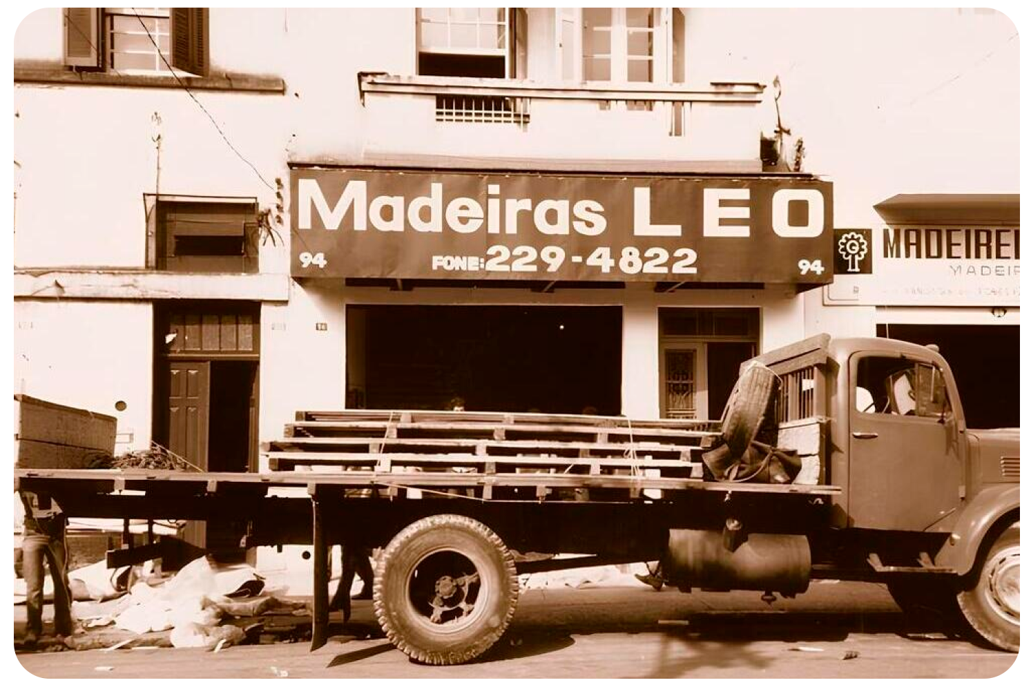 Leo Madeiras, primeira loja